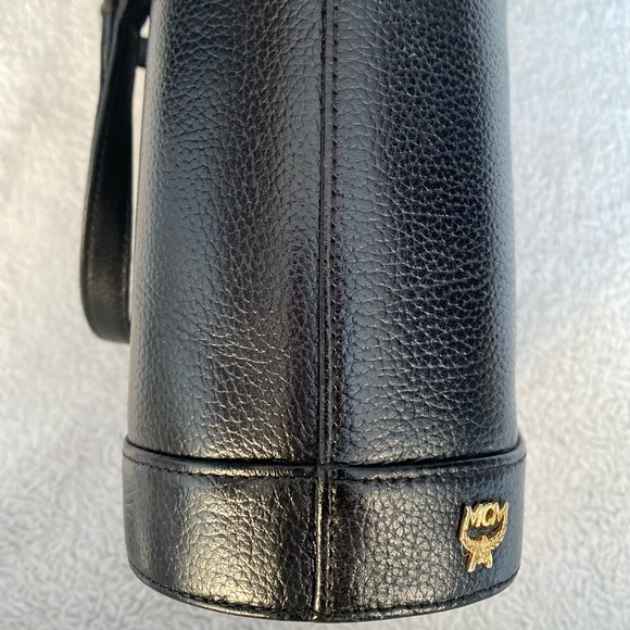 🌸SOLD🌸AUTHENTIC VINTAGE MCM MINI BLACK LEATHER HANDBAG - Picture 3 of 16